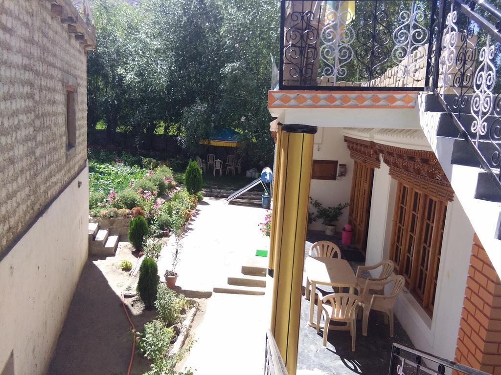 Galaxy Guest House Hundar Экстерьер фото