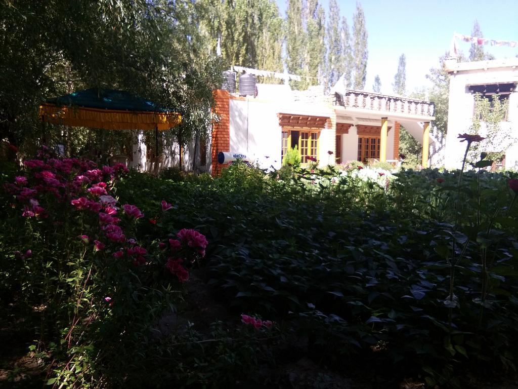 Galaxy Guest House Hundar Экстерьер фото